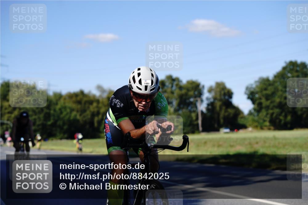 07.09.2025 - 19. Norderstedt Triathlon Michael Burmester http://msf.ph/oto/8842025 07.09.2025 15:39:35 Radfahren 913, 1481 meine-sportfotos.de