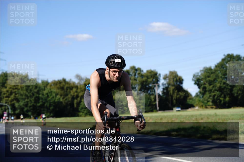 07.09.2025 - 19. Norderstedt Triathlon Michael Burmester http://msf.ph/oto/8842028 07.09.2025 15:39:36 Radfahren 913, 1481 meine-sportfotos.de