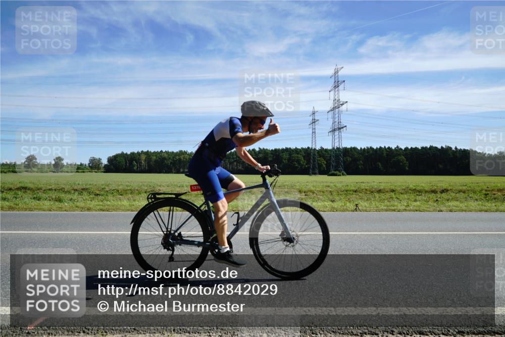 07.09.2025 - 19. Norderstedt Triathlon Michael Burmester http://msf.ph/oto/8842029 07.09.2025 12:28:02 Radfahren 732, 1237, 1376 meine-sportfotos.de