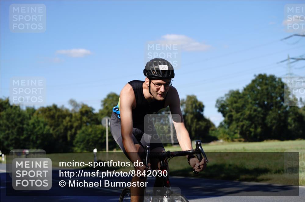07.09.2025 - 19. Norderstedt Triathlon Michael Burmester http://msf.ph/oto/8842030 07.09.2025 15:39:36 Radfahren 913, 1481 meine-sportfotos.de