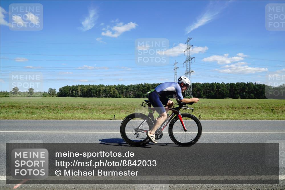 07.09.2025 - 19. Norderstedt Triathlon Michael Burmester http://msf.ph/oto/8842033 07.09.2025 14:34:50 Radfahren 417, 447, 978, 1011 meine-sportfotos.de