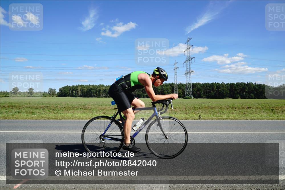 07.09.2025 - 19. Norderstedt Triathlon Michael Burmester http://msf.ph/oto/8842040 07.09.2025 14:34:51 Radfahren 417, 447, 978, 1011 meine-sportfotos.de