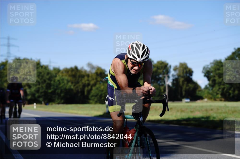 07.09.2025 - 19. Norderstedt Triathlon Michael Burmester http://msf.ph/oto/8842044 07.09.2025 15:40:01 Radfahren 924, 954, 1455, 1464 meine-sportfotos.de