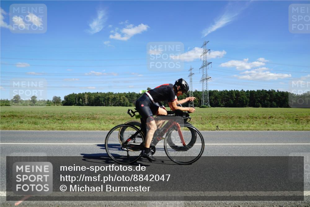 07.09.2025 - 19. Norderstedt Triathlon Michael Burmester http://msf.ph/oto/8842047 07.09.2025 14:34:53 Radfahren 417, 447, 965, 978, 1011 meine-sportfotos.de
