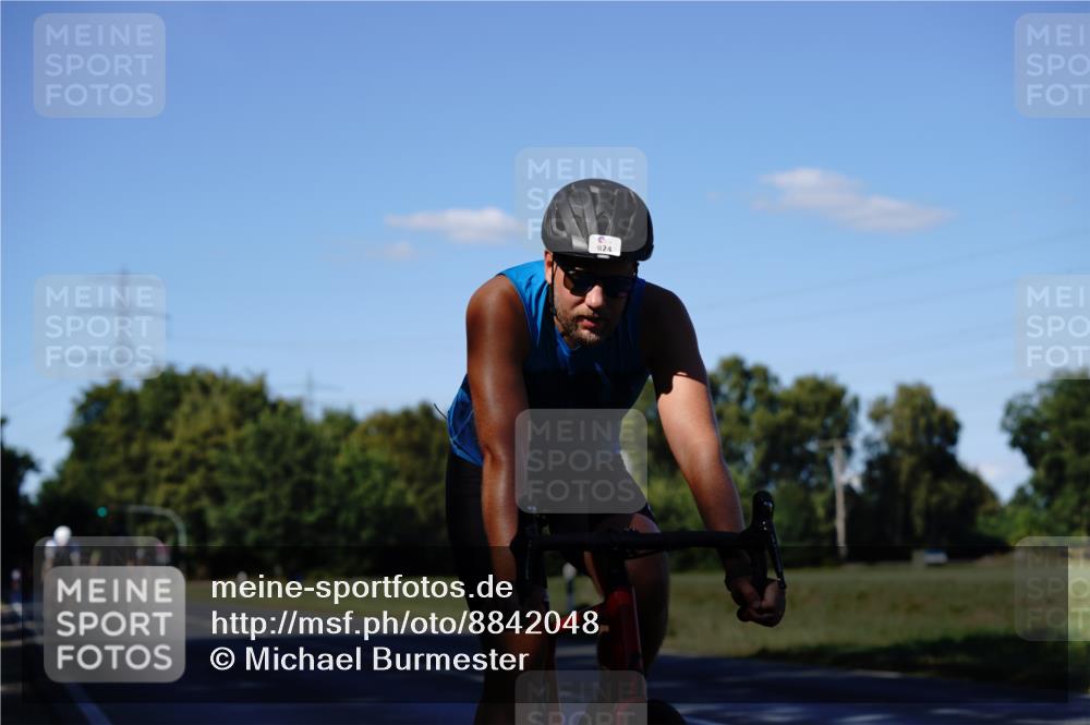 07.09.2025 - 19. Norderstedt Triathlon Michael Burmester http://msf.ph/oto/8842048 07.09.2025 15:40:03 Radfahren 924, 1448, 1455, 1464 meine-sportfotos.de