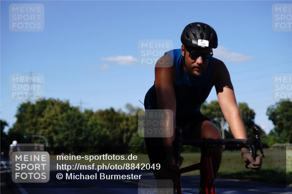 07.09.2025 - 19. Norderstedt Triathlon Michael Burmester http://msf.ph/oto/8842049 07.09.2025 15:40:03 Radfahren 924, 1448, 1455, 1464 meine-sportfotos.de