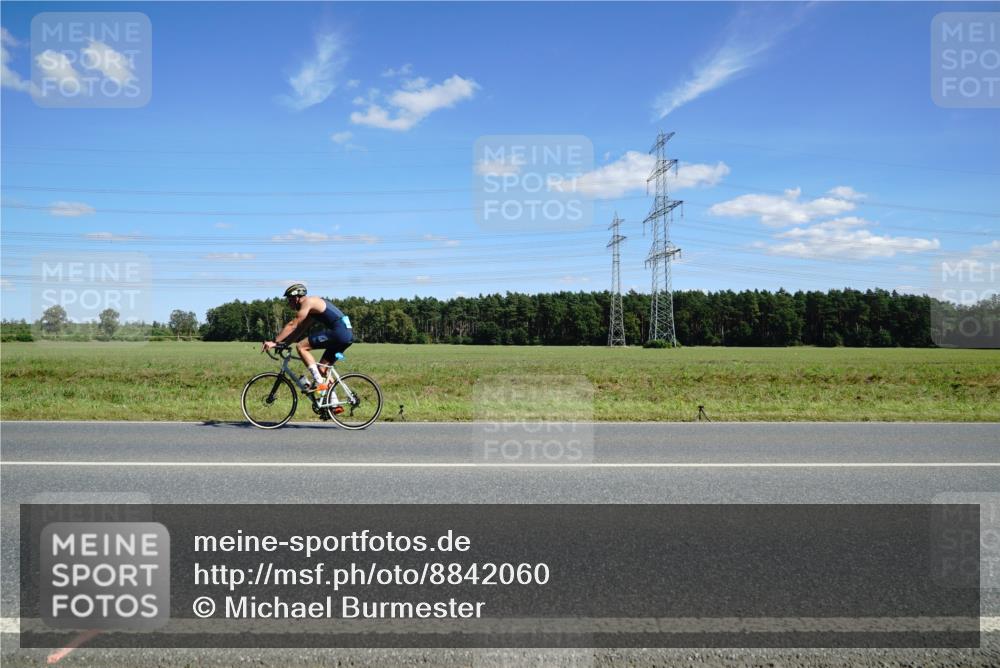 07.09.2025 - 19. Norderstedt Triathlon Michael Burmester http://msf.ph/oto/8842060 07.09.2025 14:34:55 Radfahren 417, 447, 965, 978 meine-sportfotos.de
