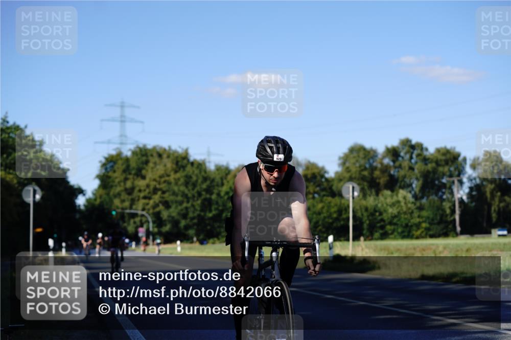 07.09.2025 - 19. Norderstedt Triathlon Michael Burmester http://msf.ph/oto/8842066 07.09.2025 15:40:41 Radfahren 418, 446, 929 meine-sportfotos.de