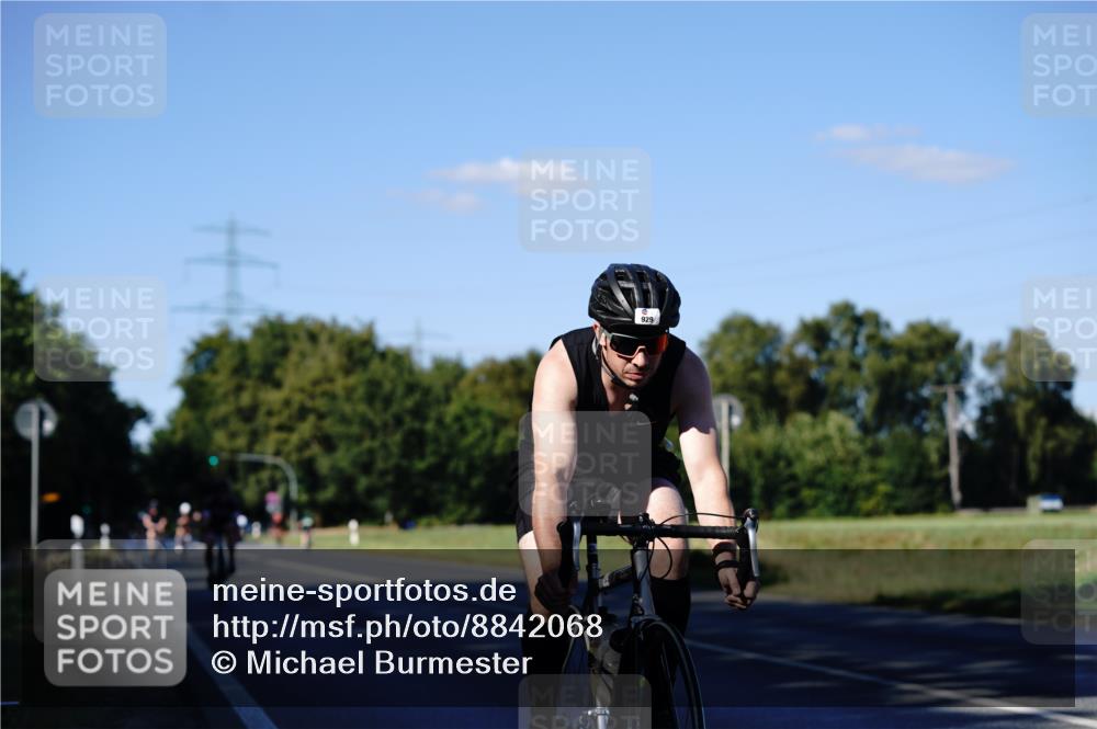07.09.2025 - 19. Norderstedt Triathlon Michael Burmester http://msf.ph/oto/8842068 07.09.2025 15:40:41 Radfahren 418, 446, 929 meine-sportfotos.de