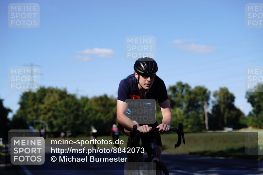 07.09.2025 - 19. Norderstedt Triathlon Michael Burmester http://msf.ph/oto/8842073 07.09.2025 15:40:47 Radfahren 403, 416, 446, 1444 meine-sportfotos.de