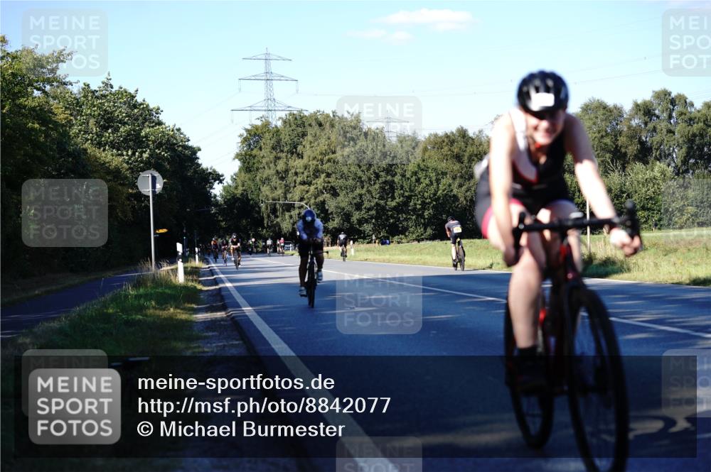 07.09.2025 - 19. Norderstedt Triathlon Michael Burmester http://msf.ph/oto/8842077 07.09.2025 15:40:59 Radfahren 448, 506, 513, 541, 952 meine-sportfotos.de