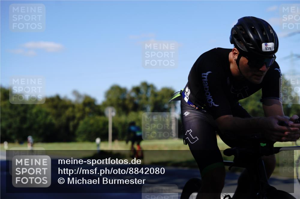 07.09.2025 - 19. Norderstedt Triathlon Michael Burmester http://msf.ph/oto/8842080 07.09.2025 15:41:04 Radfahren 448, 539, 942 meine-sportfotos.de