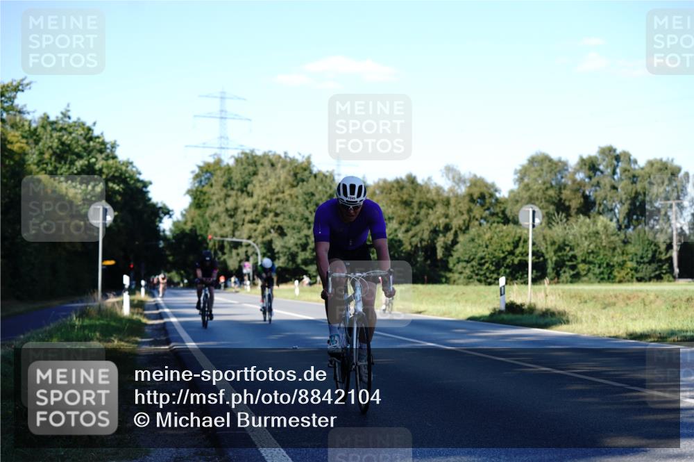 07.09.2025 - 19. Norderstedt Triathlon Michael Burmester http://msf.ph/oto/8842104 07.09.2025 15:41:37 Radfahren 528, 538, 1409, 1545 meine-sportfotos.de