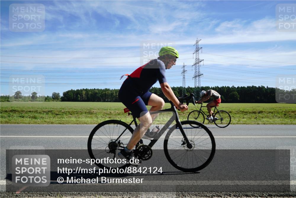 07.09.2025 - 19. Norderstedt Triathlon Michael Burmester http://msf.ph/oto/8842124 07.09.2025 12:28:31 Radfahren 210, 212, 696, 780, 858, 1329 meine-sportfotos.de