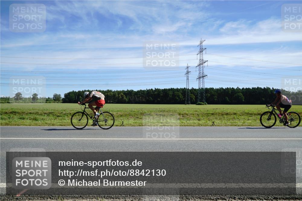 07.09.2025 - 19. Norderstedt Triathlon Michael Burmester http://msf.ph/oto/8842130 07.09.2025 12:28:31 Radfahren 210, 212, 696, 780, 858, 1329 meine-sportfotos.de