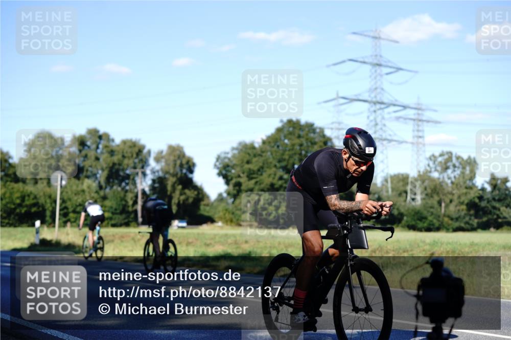 07.09.2025 - 19. Norderstedt Triathlon Michael Burmester http://msf.ph/oto/8842137 07.09.2025 15:42:03 Radfahren 951 meine-sportfotos.de