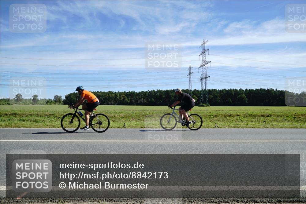 07.09.2025 - 19. Norderstedt Triathlon Michael Burmester http://msf.ph/oto/8842173 07.09.2025 12:28:37 Radfahren 262, 696, 776, 1213, 1214 meine-sportfotos.de