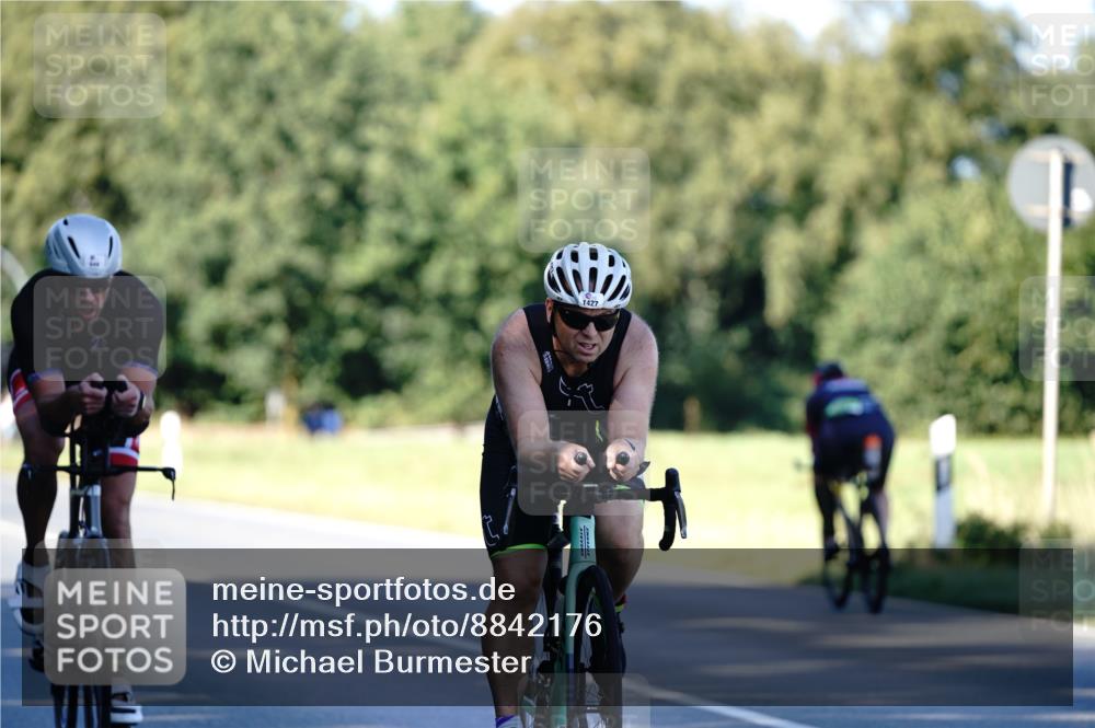 07.09.2025 - 19. Norderstedt Triathlon Michael Burmester http://msf.ph/oto/8842176 07.09.2025 15:42:55 Radfahren 549, 1411, 1427, 1534 meine-sportfotos.de