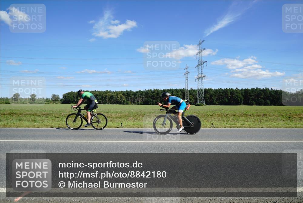07.09.2025 - 19. Norderstedt Triathlon Michael Burmester http://msf.ph/oto/8842180 07.09.2025 14:35:33 Radfahren 374, 1480, 1485 meine-sportfotos.de