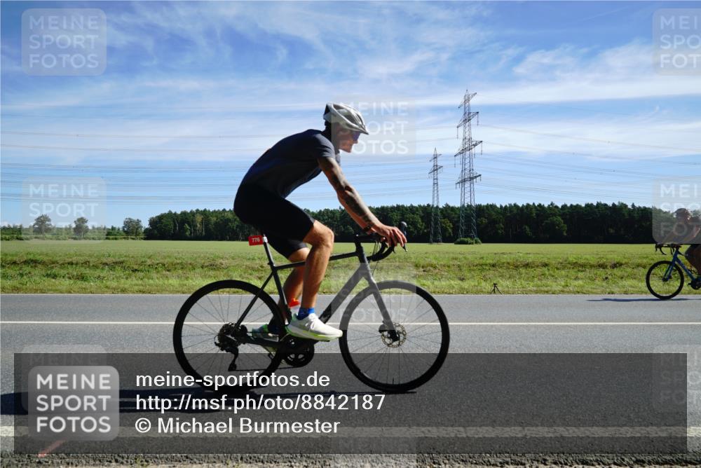 07.09.2025 - 19. Norderstedt Triathlon Michael Burmester http://msf.ph/oto/8842187 07.09.2025 12:28:39 Radfahren 217, 776, 1213 meine-sportfotos.de