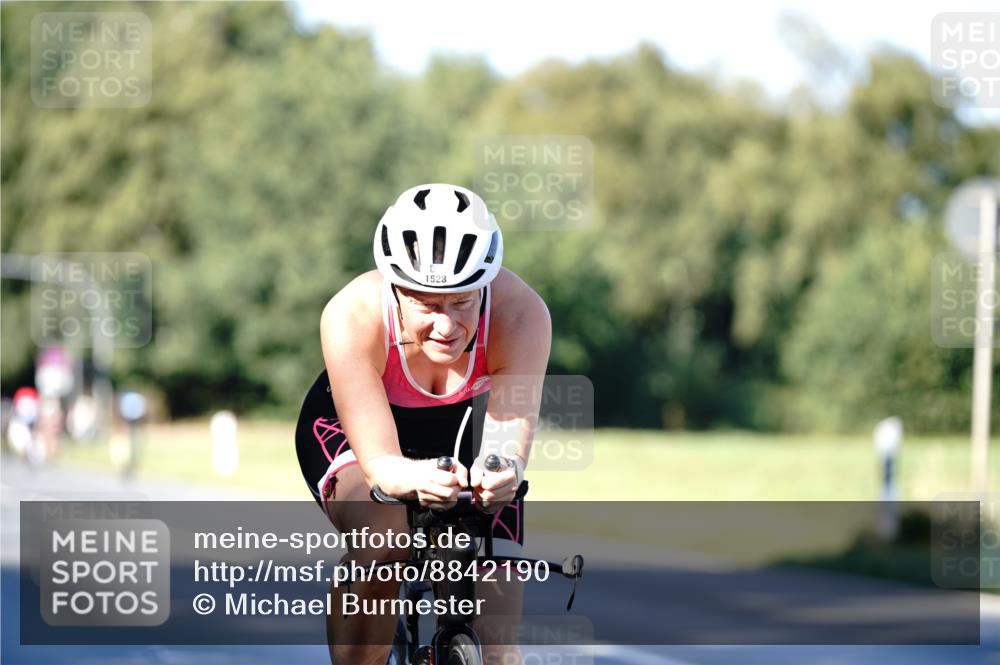 07.09.2025 - 19. Norderstedt Triathlon Michael Burmester http://msf.ph/oto/8842190 07.09.2025 15:43:05 Radfahren 496, 497, 1524, 1528 meine-sportfotos.de