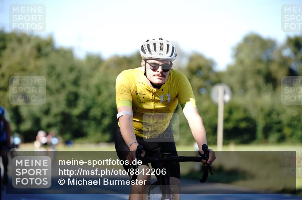 07.09.2025 - 19. Norderstedt Triathlon Michael Burmester http://msf.ph/oto/8842206 07.09.2025 15:43:17 Radfahren 534, 873, 937, 1423 meine-sportfotos.de