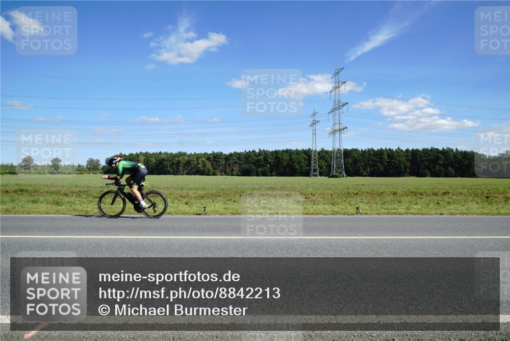 07.09.2025 - 19. Norderstedt Triathlon Michael Burmester http://msf.ph/oto/8842213 07.09.2025 14:35:43 Radfahren 958 meine-sportfotos.de