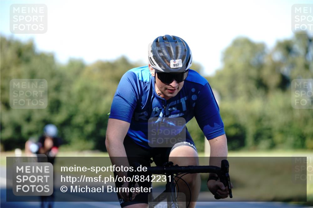 07.09.2025 - 19. Norderstedt Triathlon Michael Burmester http://msf.ph/oto/8842231 07.09.2025 15:43:32 Radfahren 399, 493, 519, 903, 949, 957, 1420, 1486 meine-sportfotos.de