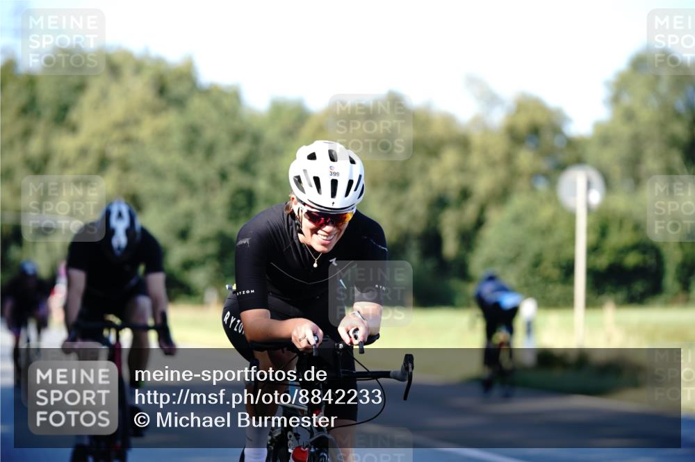 07.09.2025 - 19. Norderstedt Triathlon Michael Burmester http://msf.ph/oto/8842233 07.09.2025 15:43:34 Radfahren 399, 493, 546, 957, 1420 meine-sportfotos.de