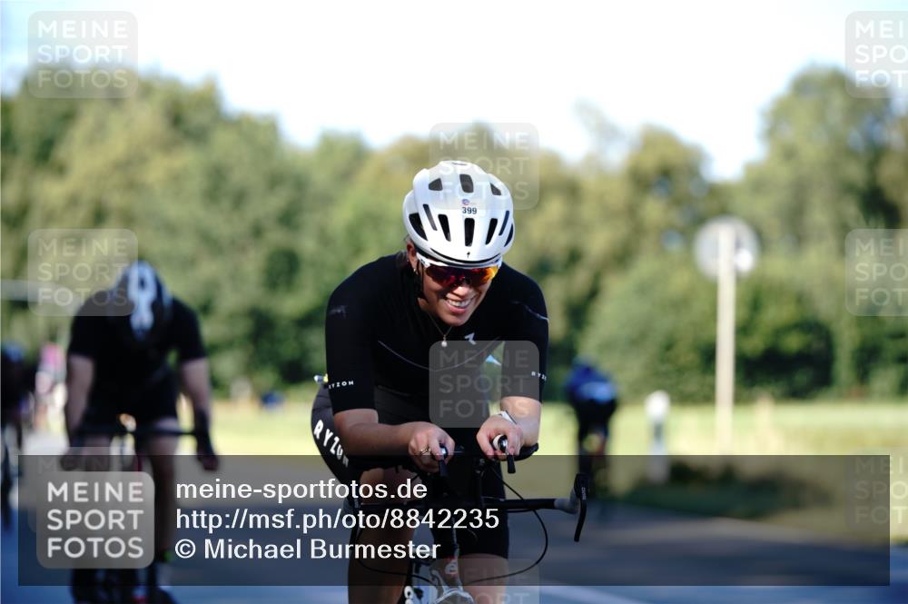 07.09.2025 - 19. Norderstedt Triathlon Michael Burmester http://msf.ph/oto/8842235 07.09.2025 15:43:34 Radfahren 399, 493, 546, 957, 1420 meine-sportfotos.de