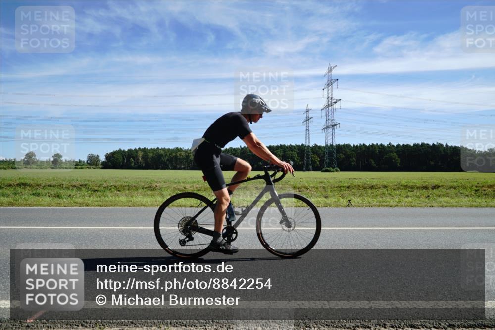 07.09.2025 - 19. Norderstedt Triathlon Michael Burmester http://msf.ph/oto/8842254 07.09.2025 12:29:13 Radfahren 214 meine-sportfotos.de