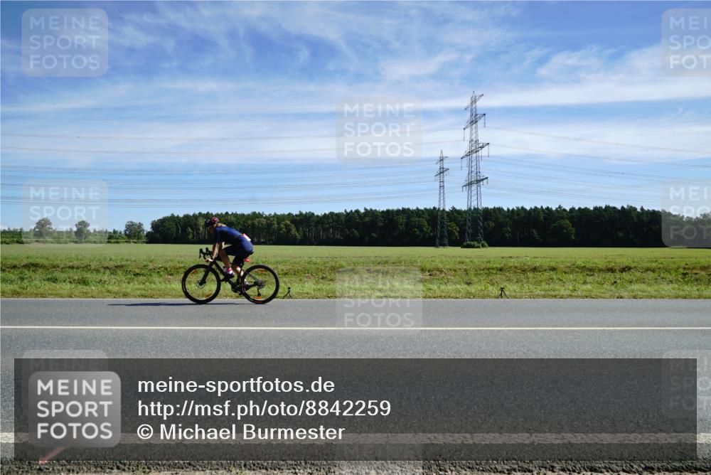07.09.2025 - 19. Norderstedt Triathlon Michael Burmester http://msf.ph/oto/8842259 07.09.2025 12:29:16 Radfahren 214, 1251 meine-sportfotos.de