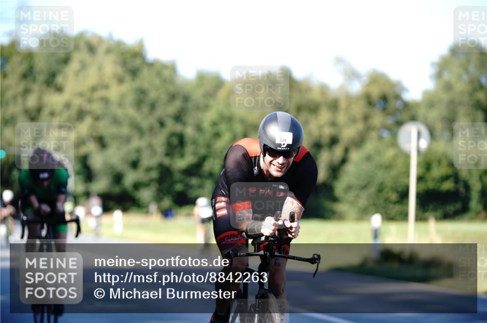 07.09.2025 - 19. Norderstedt Triathlon Michael Burmester http://msf.ph/oto/8842263 07.09.2025 15:44:12 Radfahren 467, 525 meine-sportfotos.de