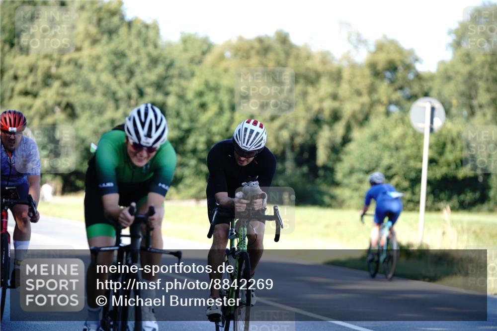 07.09.2025 - 19. Norderstedt Triathlon Michael Burmester http://msf.ph/oto/8842269 07.09.2025 15:44:17 Radfahren 866, 884, 936, 1495 meine-sportfotos.de