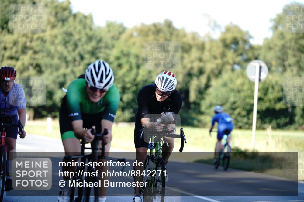 07.09.2025 - 19. Norderstedt Triathlon Michael Burmester http://msf.ph/oto/8842271 07.09.2025 15:44:17 Radfahren 866, 884, 936, 1495 meine-sportfotos.de