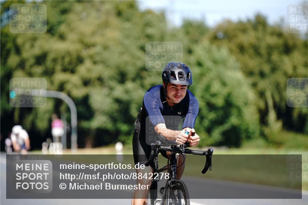 07.09.2025 - 19. Norderstedt Triathlon Michael Burmester http://msf.ph/oto/8842278 07.09.2025 12:56:14 Radfahren 171, 336, 337 meine-sportfotos.de
