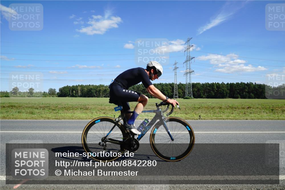 07.09.2025 - 19. Norderstedt Triathlon Michael Burmester http://msf.ph/oto/8842280 07.09.2025 14:36:07 Radfahren 1037, 1406 meine-sportfotos.de