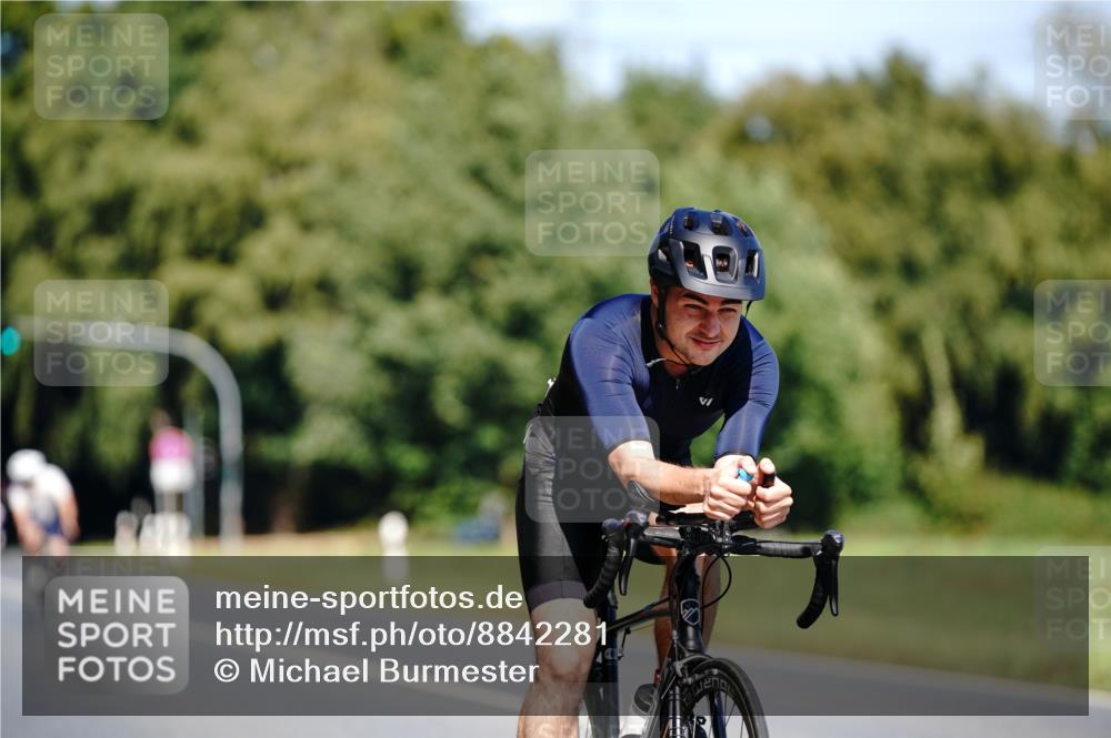 07.09.2025 - 19. Norderstedt Triathlon Michael Burmester http://msf.ph/oto/8842281 07.09.2025 12:56:14 Radfahren 171, 336, 337 meine-sportfotos.de