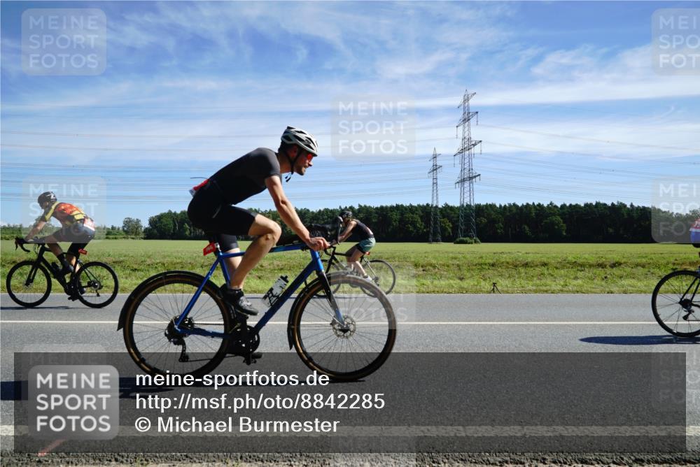 07.09.2025 - 19. Norderstedt Triathlon Michael Burmester http://msf.ph/oto/8842285 07.09.2025 12:29:21 Radfahren 161, 266, 750, 1251 meine-sportfotos.de