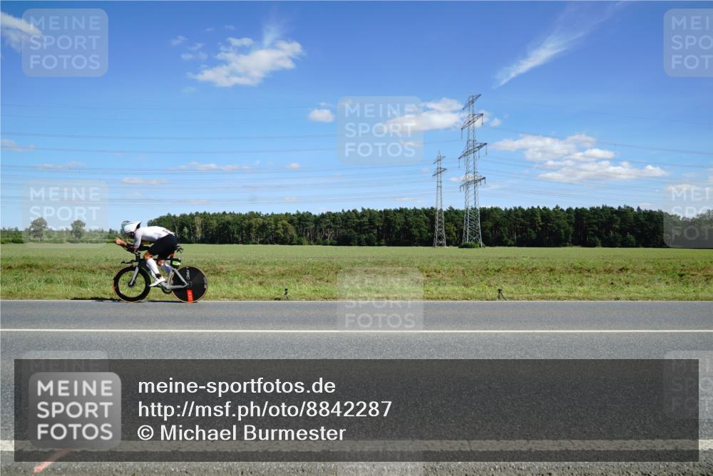 07.09.2025 - 19. Norderstedt Triathlon Michael Burmester http://msf.ph/oto/8842287 07.09.2025 14:36:10 Radfahren 1406 meine-sportfotos.de