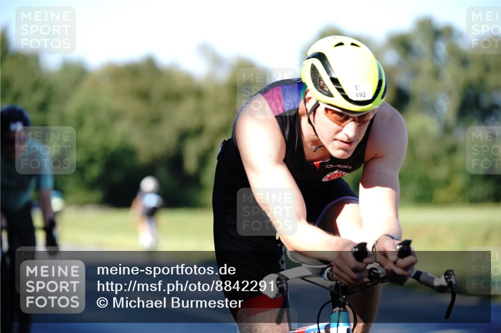 07.09.2025 - 19. Norderstedt Triathlon Michael Burmester http://msf.ph/oto/8842291 07.09.2025 15:44:31 Radfahren 492, 945, 1512 meine-sportfotos.de
