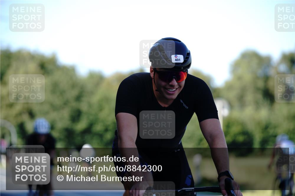 07.09.2025 - 19. Norderstedt Triathlon Michael Burmester http://msf.ph/oto/8842300 07.09.2025 15:44:38 Radfahren 401, 1475, 1482 meine-sportfotos.de