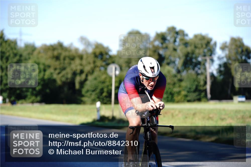 07.09.2025 - 19. Norderstedt Triathlon Michael Burmester http://msf.ph/oto/8842310 07.09.2025 15:44:55 Radfahren 1539 meine-sportfotos.de