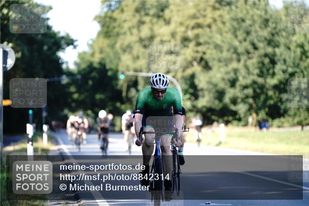 07.09.2025 - 19. Norderstedt Triathlon Michael Burmester http://msf.ph/oto/8842314 07.09.2025 15:46:18 Radfahren 933, 1458, 1494 meine-sportfotos.de