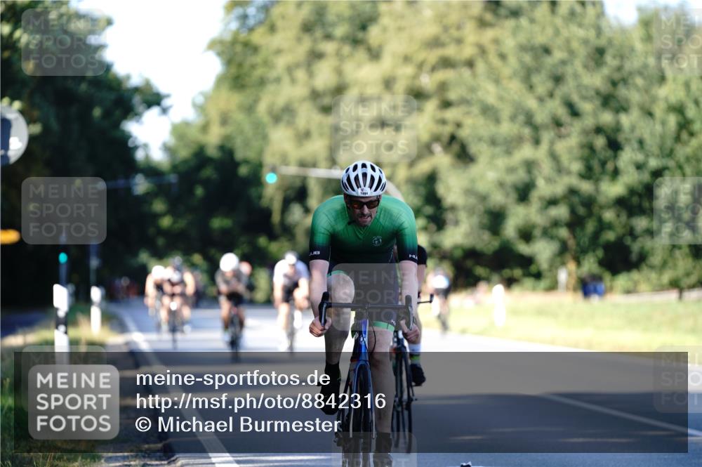 07.09.2025 - 19. Norderstedt Triathlon Michael Burmester http://msf.ph/oto/8842316 07.09.2025 15:46:18 Radfahren 933, 1458, 1494 meine-sportfotos.de