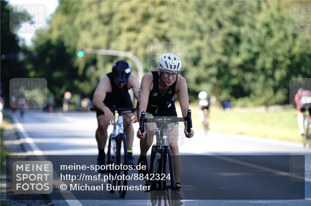 07.09.2025 - 19. Norderstedt Triathlon Michael Burmester http://msf.ph/oto/8842324 07.09.2025 15:46:26 Radfahren 875, 912, 1407, 1533 meine-sportfotos.de