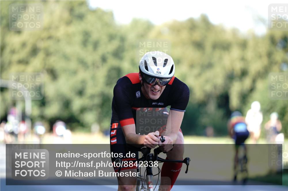 07.09.2025 - 19. Norderstedt Triathlon Michael Burmester http://msf.ph/oto/8842338 07.09.2025 15:46:41 Radfahren 526, 536 meine-sportfotos.de