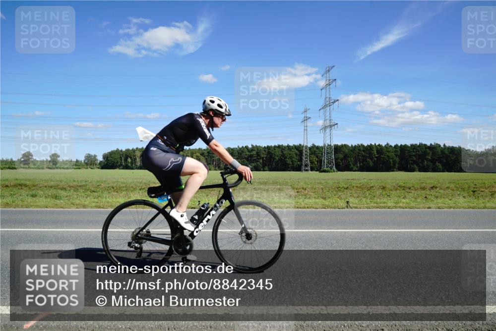 07.09.2025 - 19. Norderstedt Triathlon Michael Burmester http://msf.ph/oto/8842345 07.09.2025 14:36:53 Radfahren 457, 1510 meine-sportfotos.de