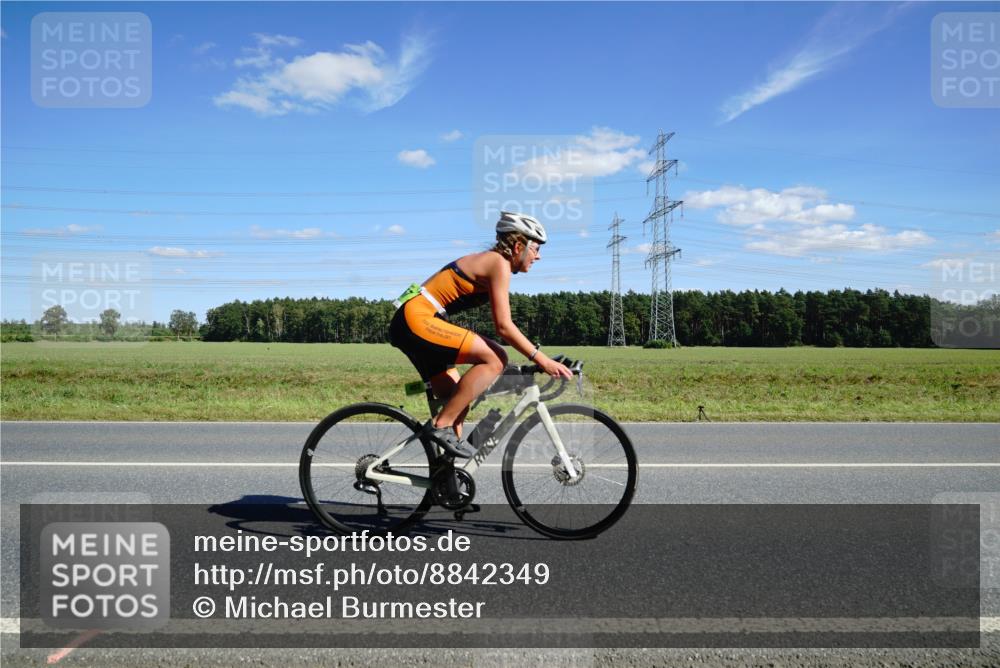 07.09.2025 - 19. Norderstedt Triathlon Michael Burmester http://msf.ph/oto/8842349 07.09.2025 14:36:56 Radfahren 445, 457, 879, 977 meine-sportfotos.de