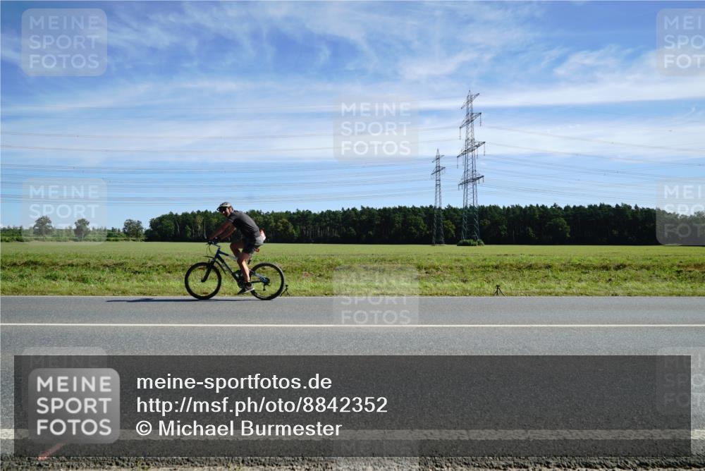 07.09.2025 - 19. Norderstedt Triathlon Michael Burmester http://msf.ph/oto/8842352 07.09.2025 12:30:03 Radfahren 145, 177, 307, 1317 meine-sportfotos.de